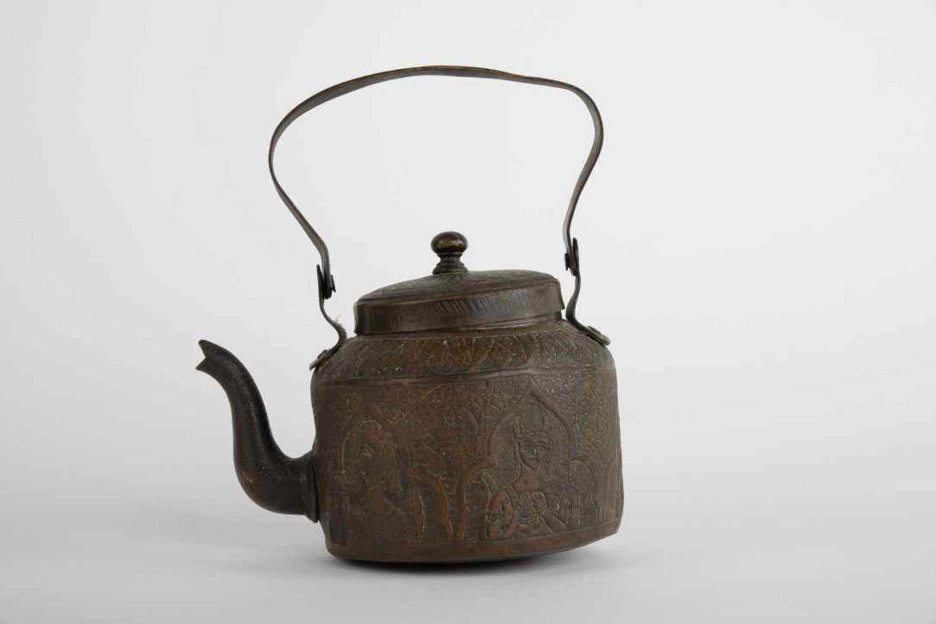 Teekessel. Asien / Indien. Bronze, umlaufend mit traditionellem Asia-Dekor graviert. Maße ca. 19 x - Image 6 of 21