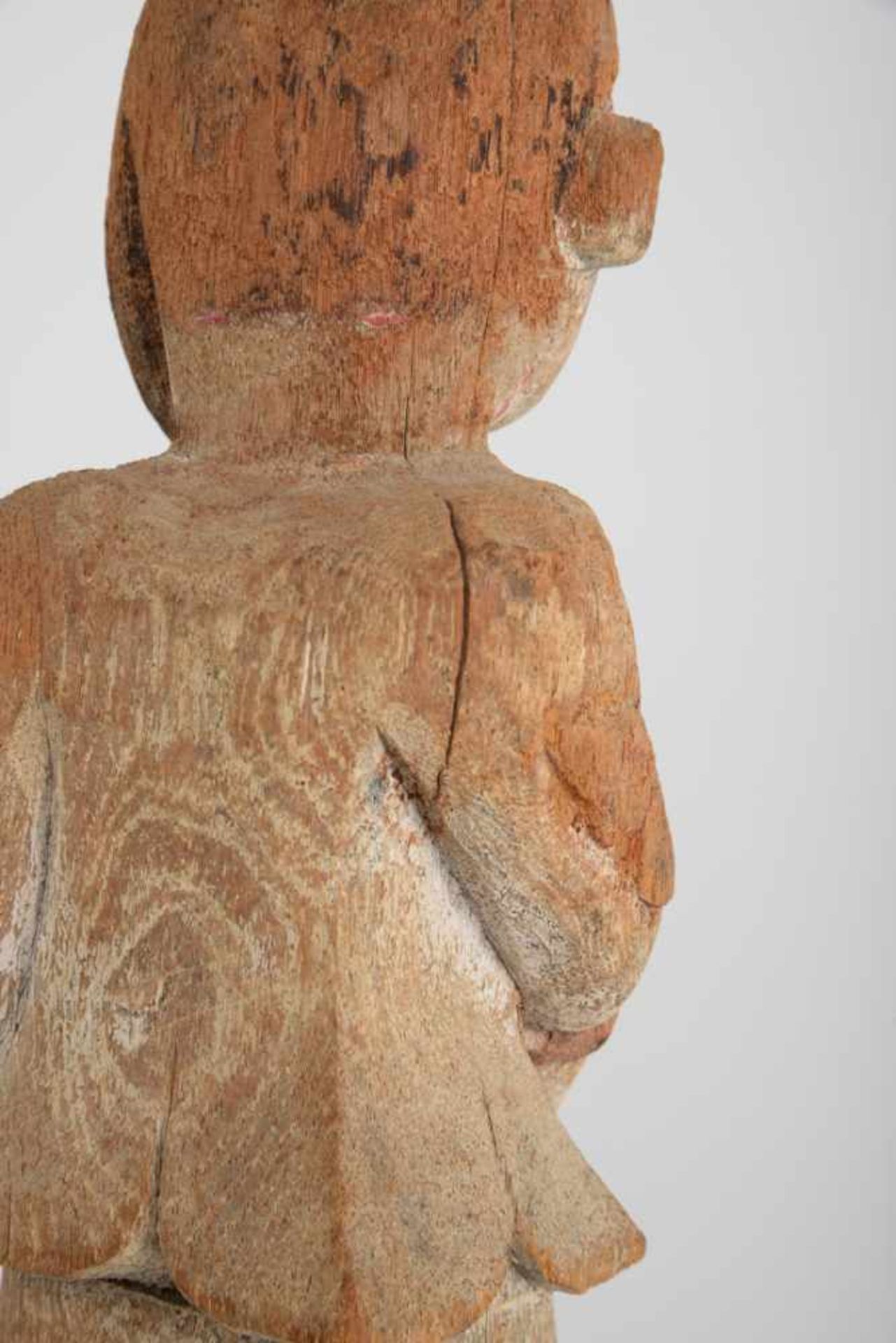 Weibliche Figur, Asien. Weibliche Figur auf stilisiertem Lotussockel, 20. Jahrhundert, Holz. Höhe - Image 7 of 15