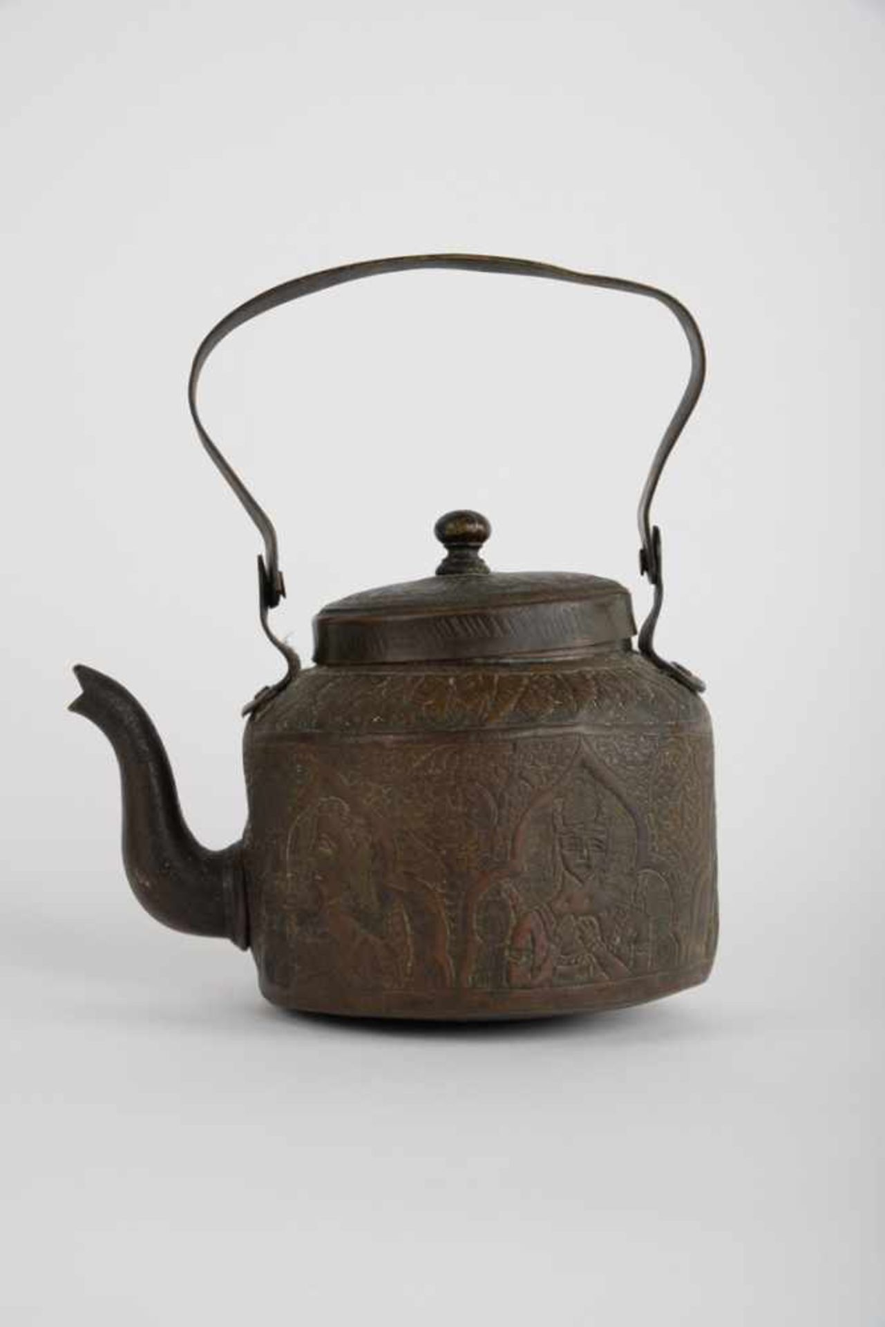 Teekessel. Asien / Indien. Bronze, umlaufend mit traditionellem Asia-Dekor graviert. Maße ca. 19 x