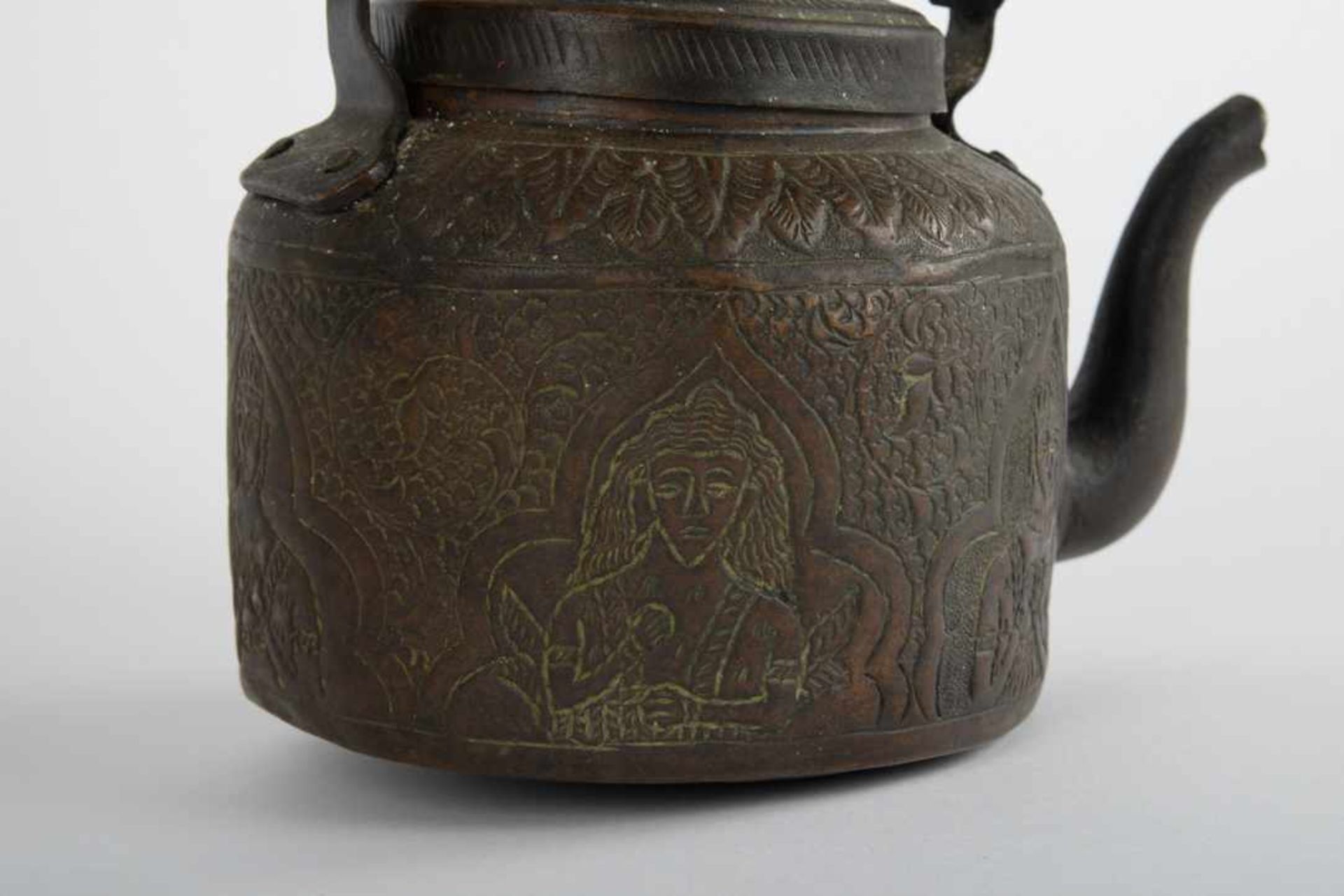 Teekessel. Asien / Indien. Bronze, umlaufend mit traditionellem Asia-Dekor graviert. Maße ca. 19 x - Image 14 of 21