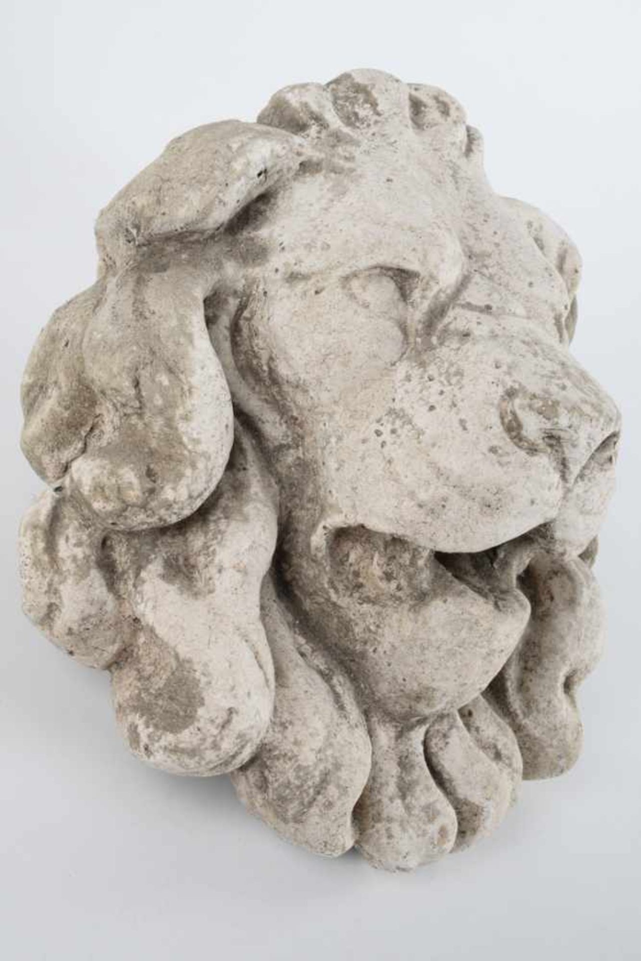 Wasserspeier Löwenkopf. Steinguss, Fassung angegangen, etwas Grünspan, wohl antik. Maße ca. 27 x - Image 6 of 7