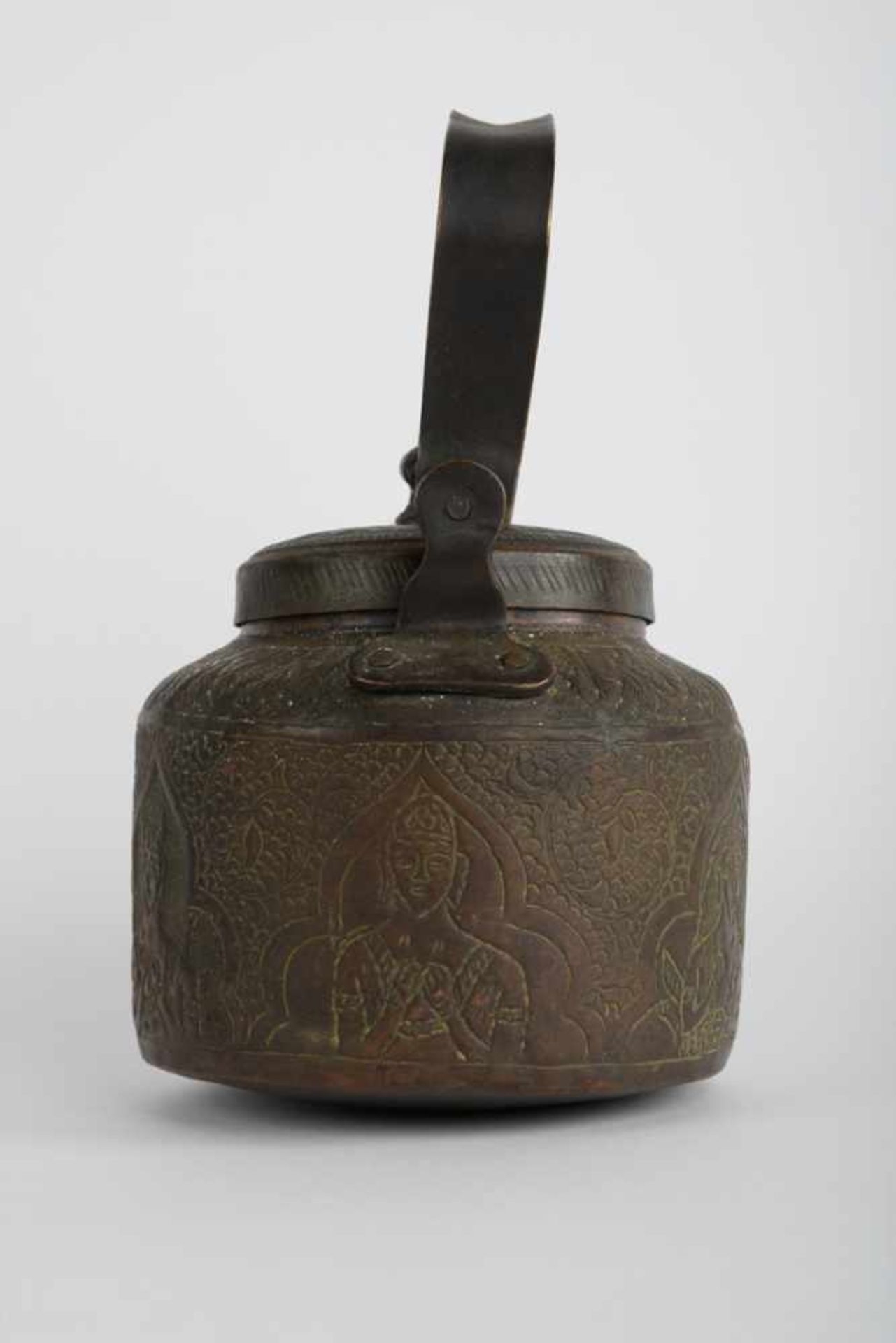 Teekessel. Asien / Indien. Bronze, umlaufend mit traditionellem Asia-Dekor graviert. Maße ca. 19 x - Image 15 of 21