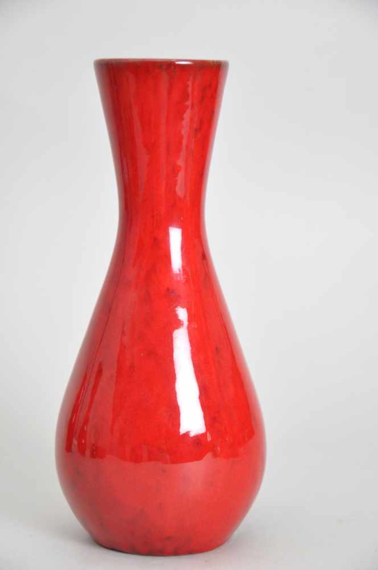 Rote Blumenvase, Richard Uhlemeyer. Richard Uhlemeyer (03.10.1900 Göttingen - 04.11.1954 - Image 2 of 5