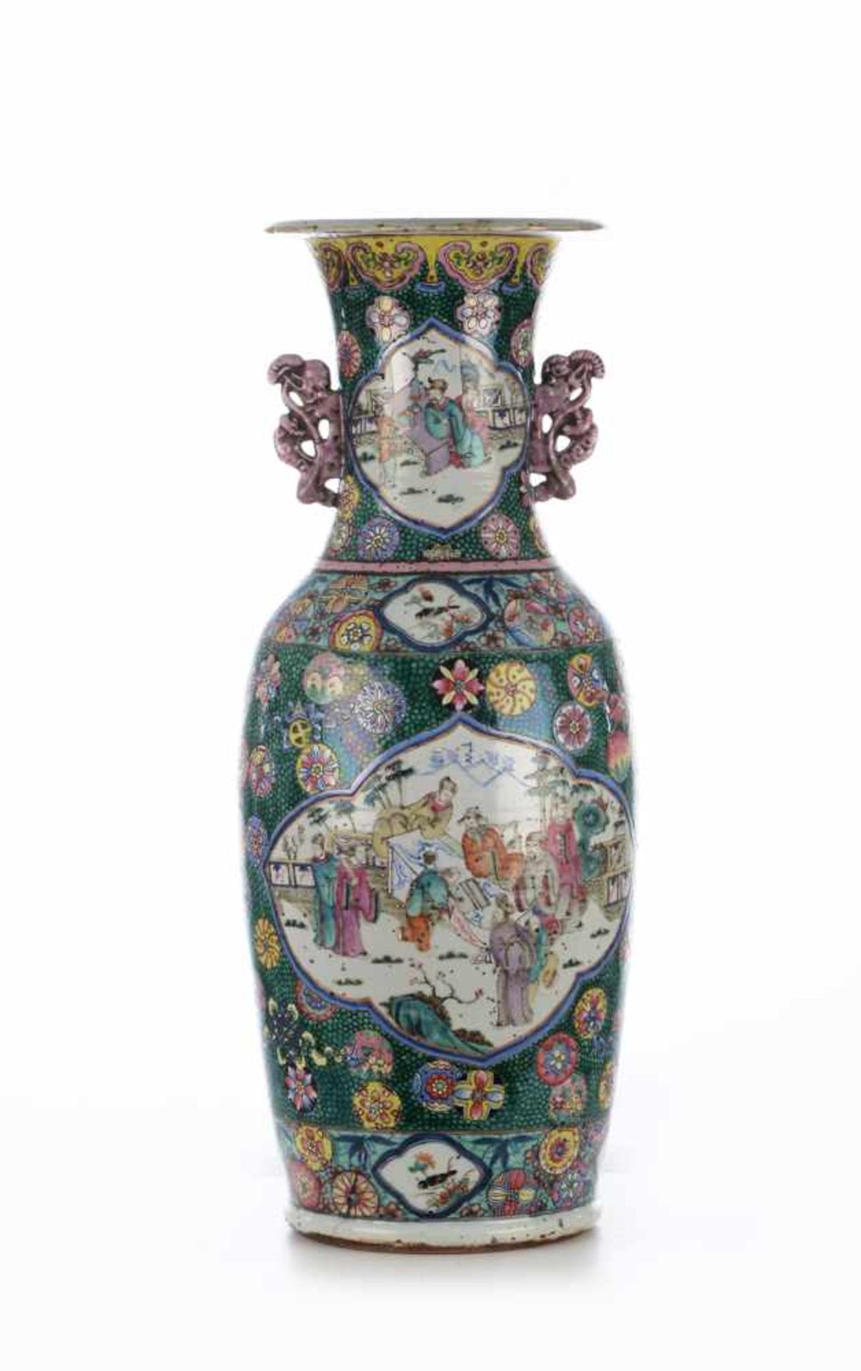 Polychrome Bodenvase. China, späte Qing-Dynastie.Bemalung in Schmelzfarben, auf Korpus und Hals 4