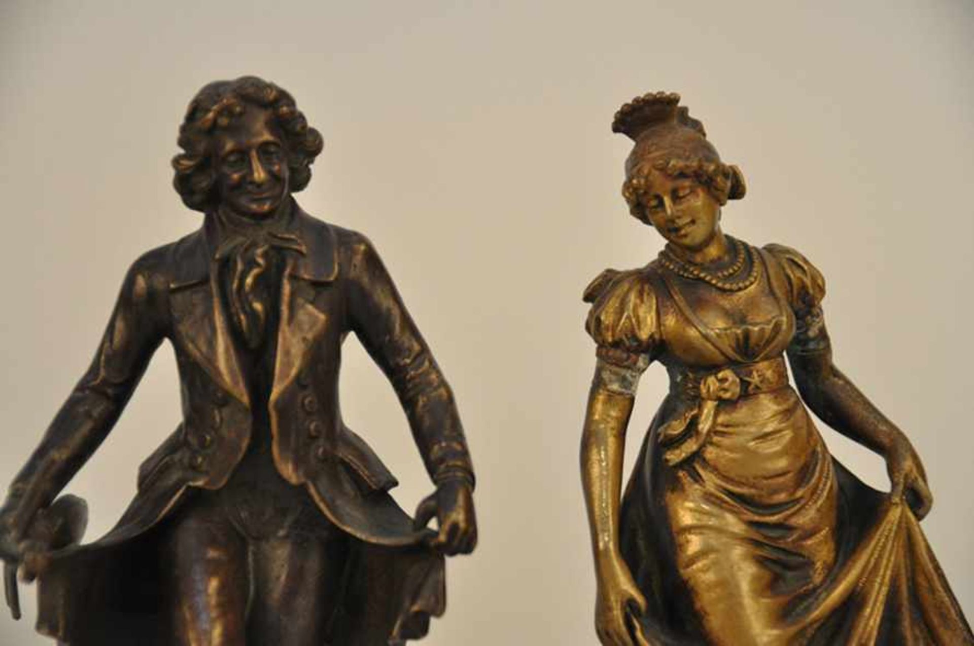 Tanzendes Rokokopaar. Bronzefiguren.Adrien Etienne Gaudez (02.02.1845 Lyon - 23.01.1902 Neuilly- - Image 5 of 5