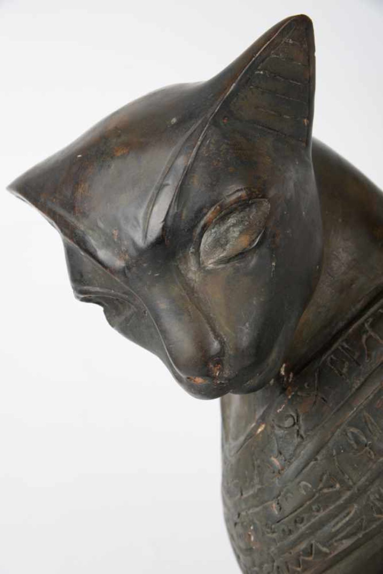 Ägyptische Katze. Ältere Museumsreplik.Bronze, dunkel patiniert. Höhe ca. 48 cm, Stand 26,5 x 21 - Bild 3 aus 7