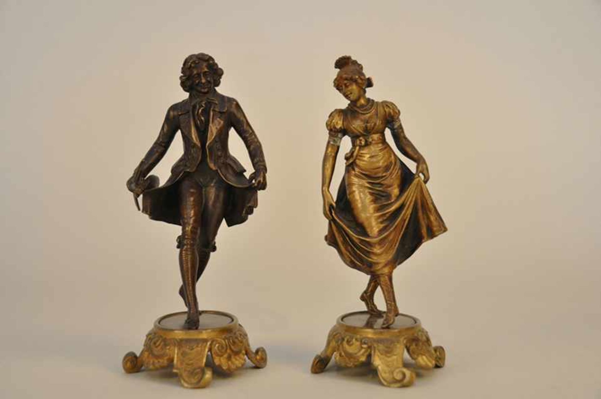 Tanzendes Rokokopaar. Bronzefiguren.Adrien Etienne Gaudez (02.02.1845 Lyon - 23.01.1902 Neuilly-