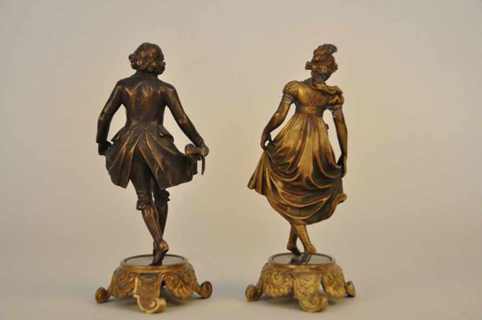 Tanzendes Rokokopaar. Bronzefiguren.Adrien Etienne Gaudez (02.02.1845 Lyon - 23.01.1902 Neuilly- - Bild 2 aus 5