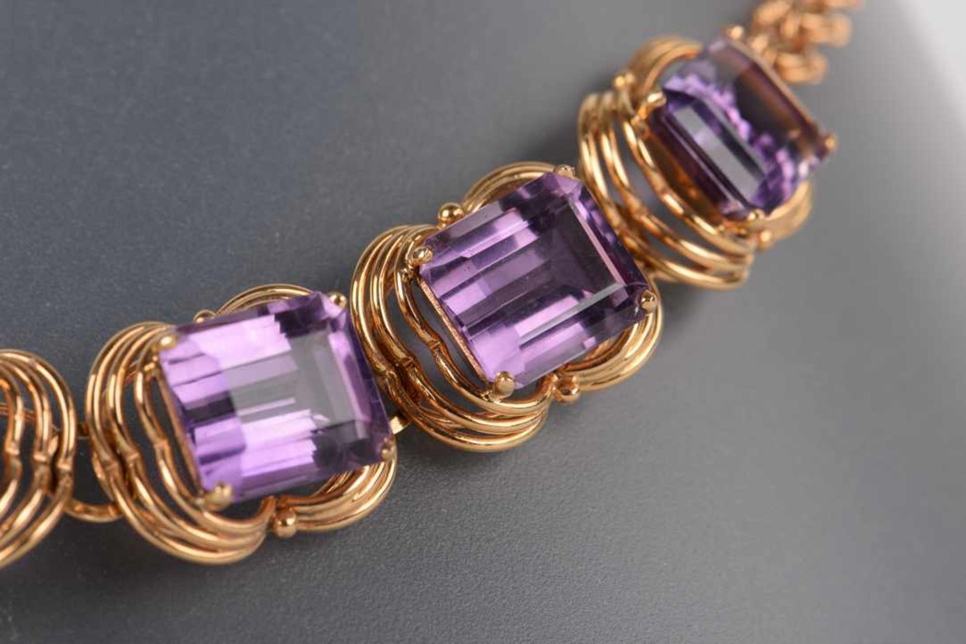 Amethyst-Collier750er Rotgold, gestempelt 18 K 9 Amethyste ca. 2,8/3,0 mm x 0,8/1,0 mm Kette - Bild 2 aus 7