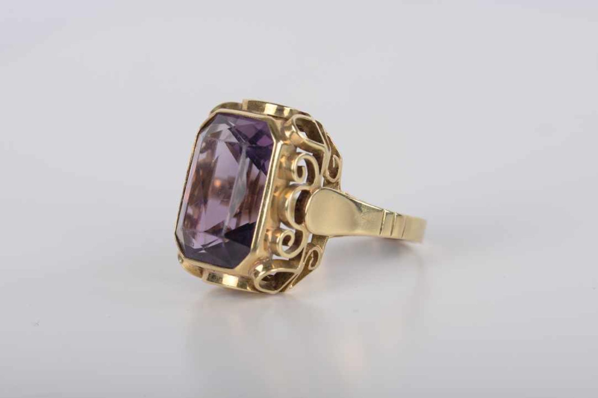 Amethyst-Ring585er Gelbgold, gestempelt Amethyst 15,5 x 11,3 mm Ringweite 56. Gesamtgewicht ca. 7, - Bild 7 aus 7