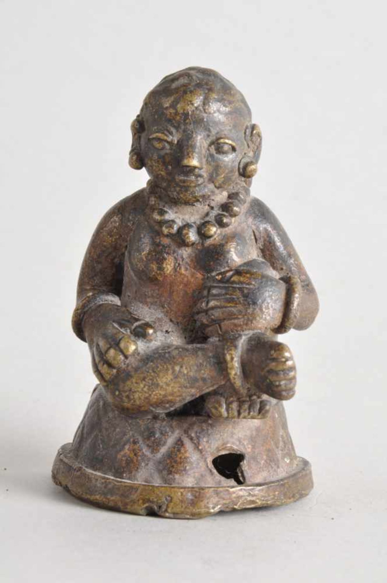 Asiatische Heiligenfigur, Fruchtbarkeitsfigur.Bronze massiv, wohl 17./18. Jahrhundert. Höhe ca. 10