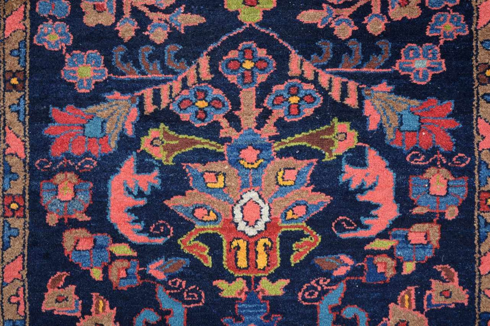 Älterer Orientteppich.Flor Blau-Grün dominierend, florales Innenfeld, 3-geteilte Bordüre. Maße 206 x - Bild 2 aus 5