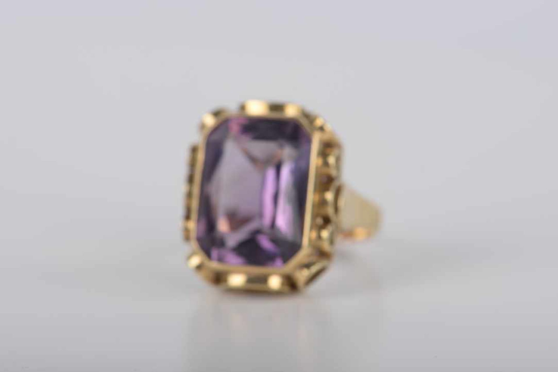 Amethyst-Ring585er Gelbgold, gestempelt Amethyst 15,5 x 11,3 mm Ringweite 56. Gesamtgewicht ca. 7,