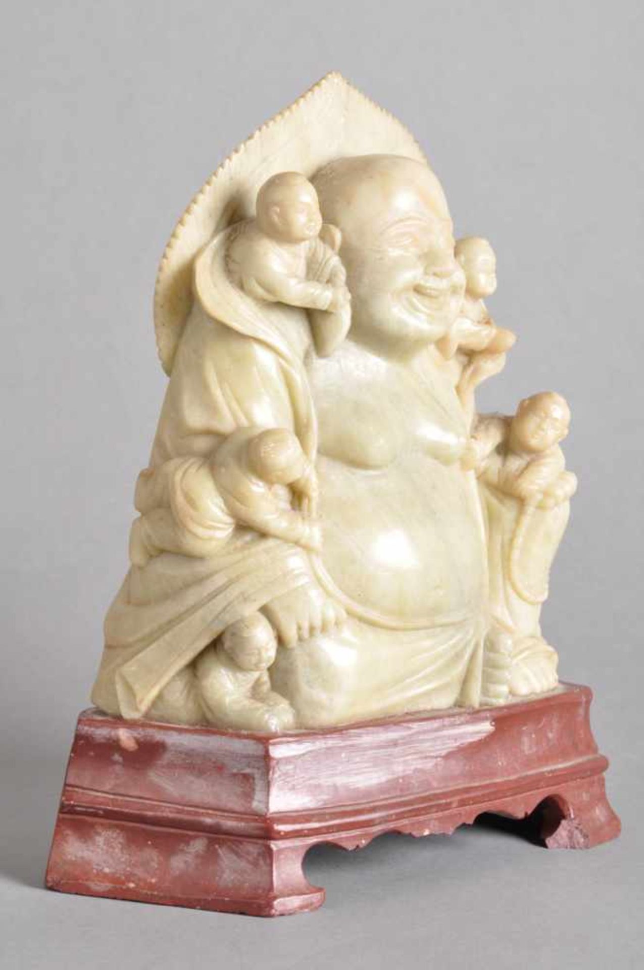 Hotei / Budai. Der lachende Buddha.China, 20. Jahrhundert, Speckstein. Höhe ca. 18,5 cm, Stand 14, - Image 3 of 4
