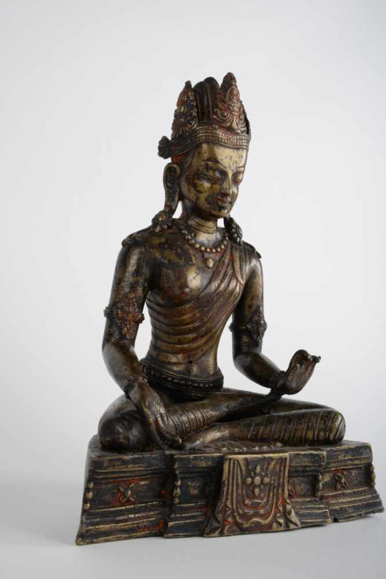 Bodhisattva mit Mudra der Erdberührung20. Jahrhundert, Bronze, teilweise geschwärzt und Reste von - Image 12 of 16