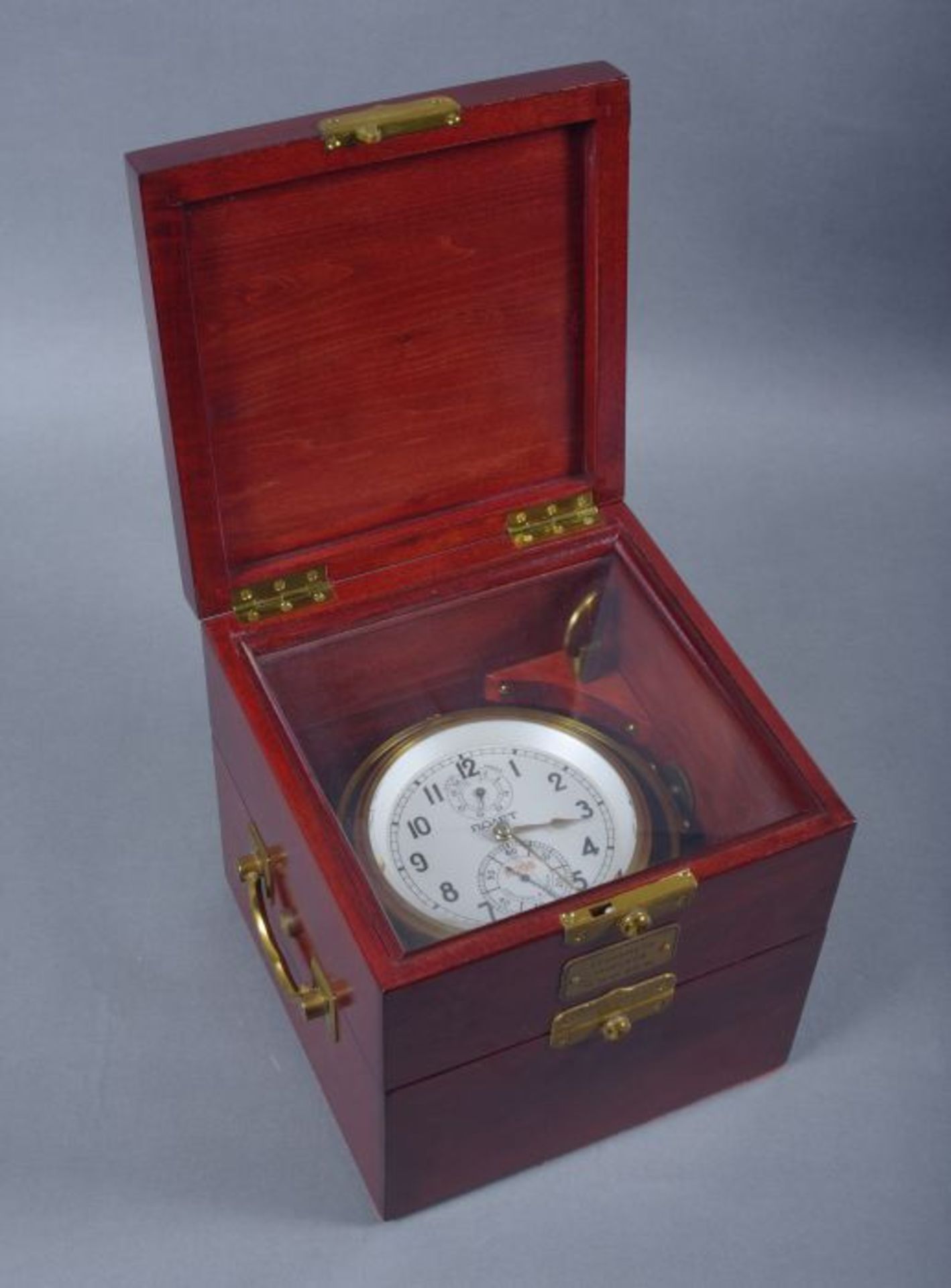 Marine-Chronometer in TransportboxErste Moskauer Uhrenfabrik, 20.Jh., rundes Uhrengehäuse in