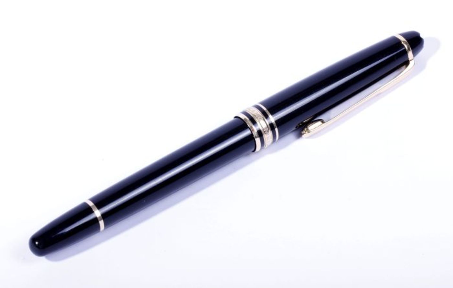 Montblanc MeisterstückKolbenfüller, schwarzes Kunstharz, 585er Gelbgold-Feder, L: 13,5cm, leichte