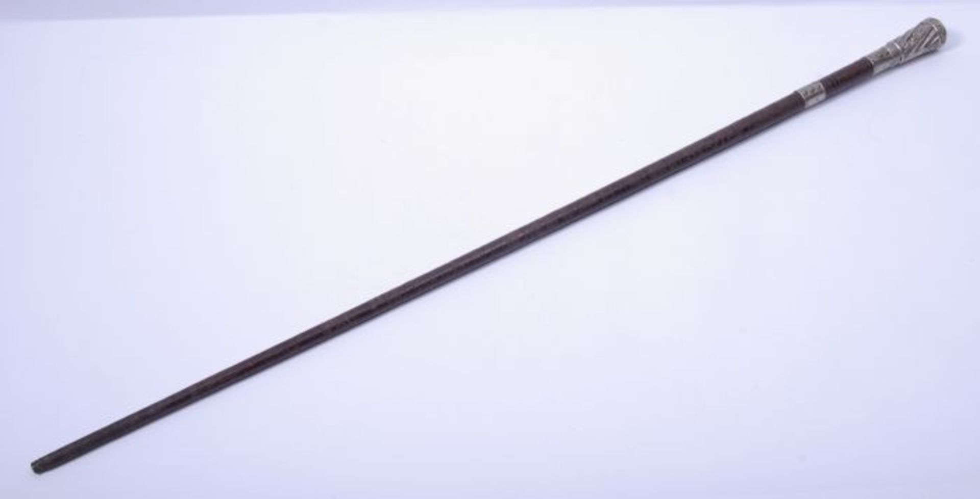 Gehstockwohl deutsch, um 1920, flexibler Schaft aus Ringscheiben, versilberter Knauf m. - Bild 2 aus 4
