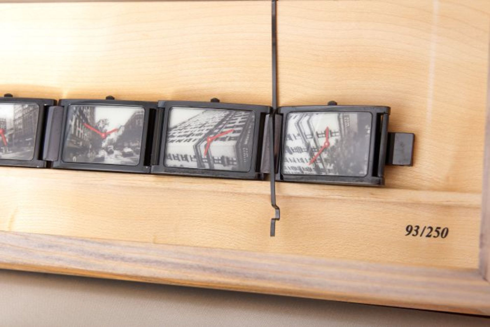 Andy Warhol Times / 5 by Movado Museum Uhr - Serie zu 250 UhrenArmband aus 5 aneinandergereihten - Bild 3 aus 4