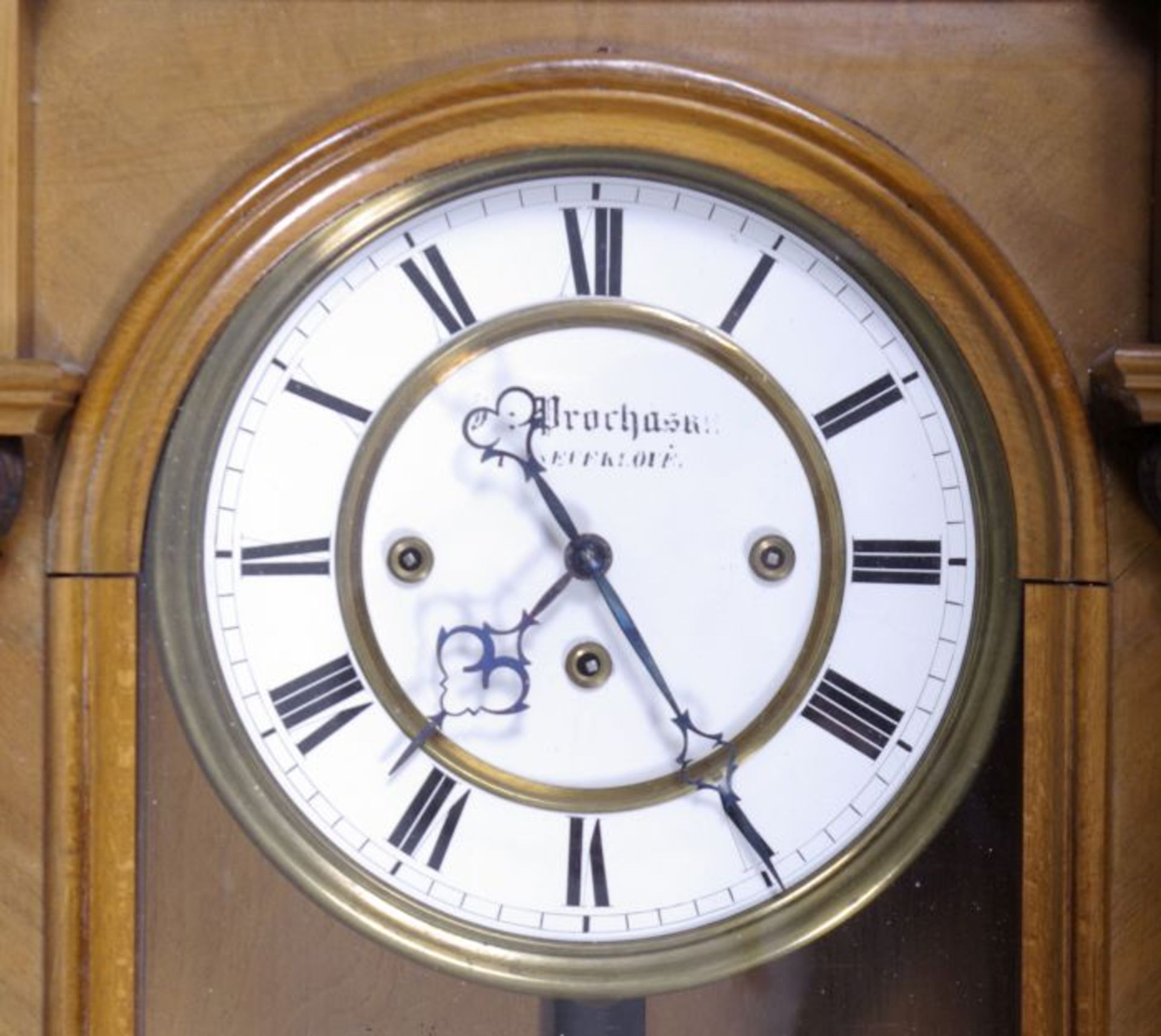 Großer Wandregulatordeutsch, um 1900, hochrechteckiger, 3-seitig verglaster Uhrenkorpus m. - Bild 2 aus 2