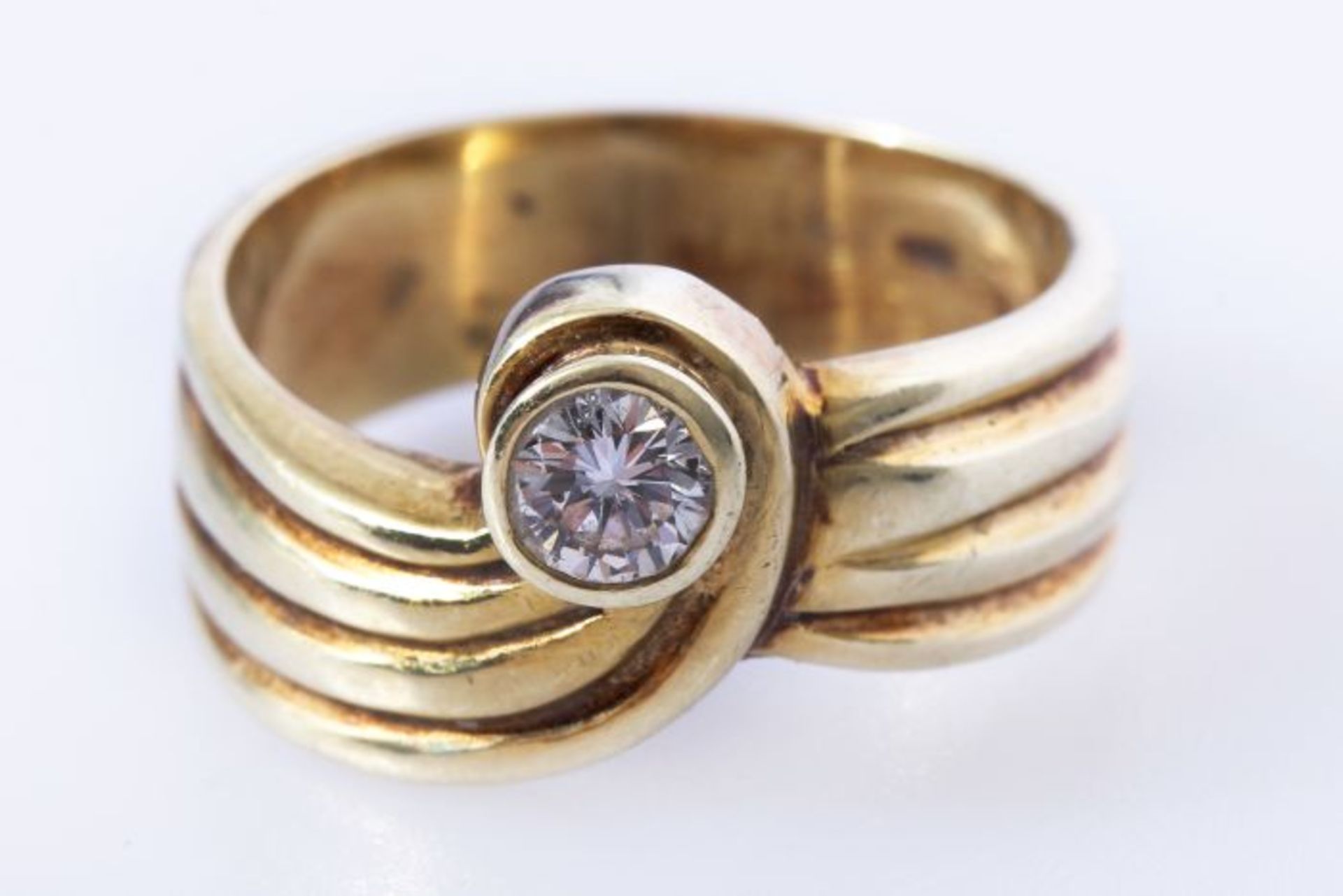 Moderner Ring aus 585 Gold mit 0,25ct. BrillantRing aus 585 Gelbgold. Zentraler Diamant im