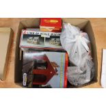 One box of 00/HO scale model railway accessories buildings,