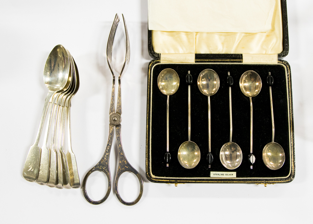 Boxed set of silver coffee bean spoons, Birmingham 1939,