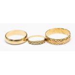 Two 9ct gold wedding bands, 5.