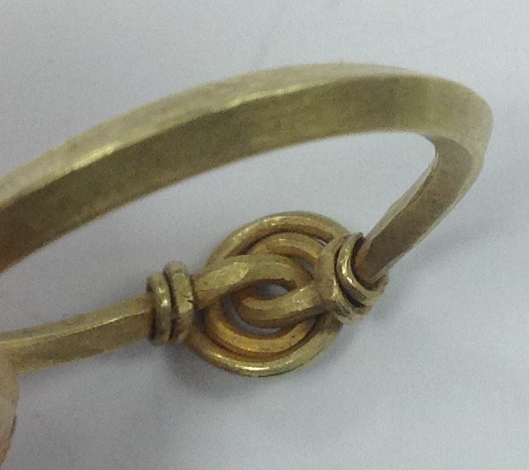 Anglo Scandinavian Gold ring with bond of lozenge wire ends twisted together forming a spiral. - Image 3 of 3