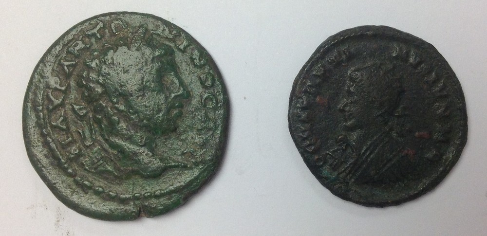 Constantine I (307-337 AD), follis, obv. CONSTANTINVS AVG, laureate and cuirassed bust; rev.