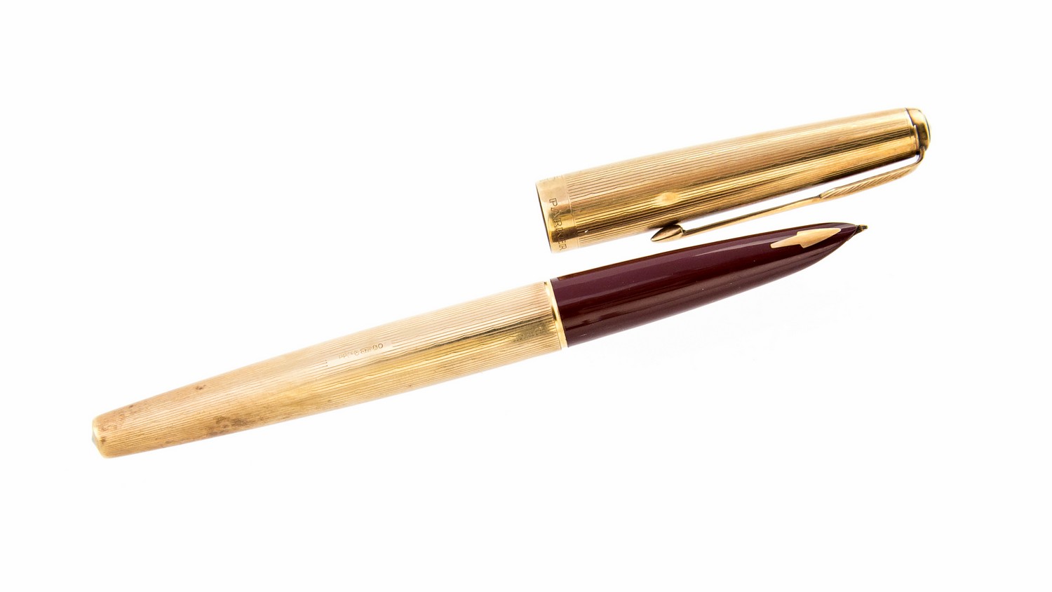 Parker 61 9 carat gold fountain pen, engine turned barley stripe design, with Burgundy nib section,