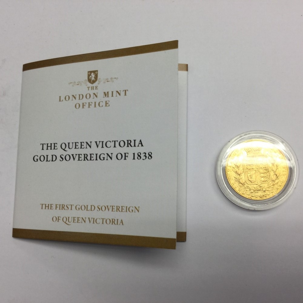 Gold Sovereign 1838 in presentation box with certificate. - Bild 2 aus 2