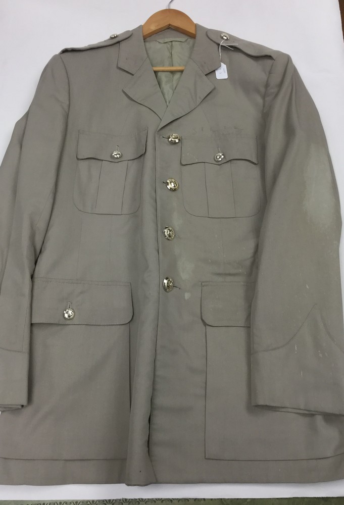 A collection of Royal Military Police uniforms: Summer weight Service Dress jacket: No 2 Dress - Image 3 of 6