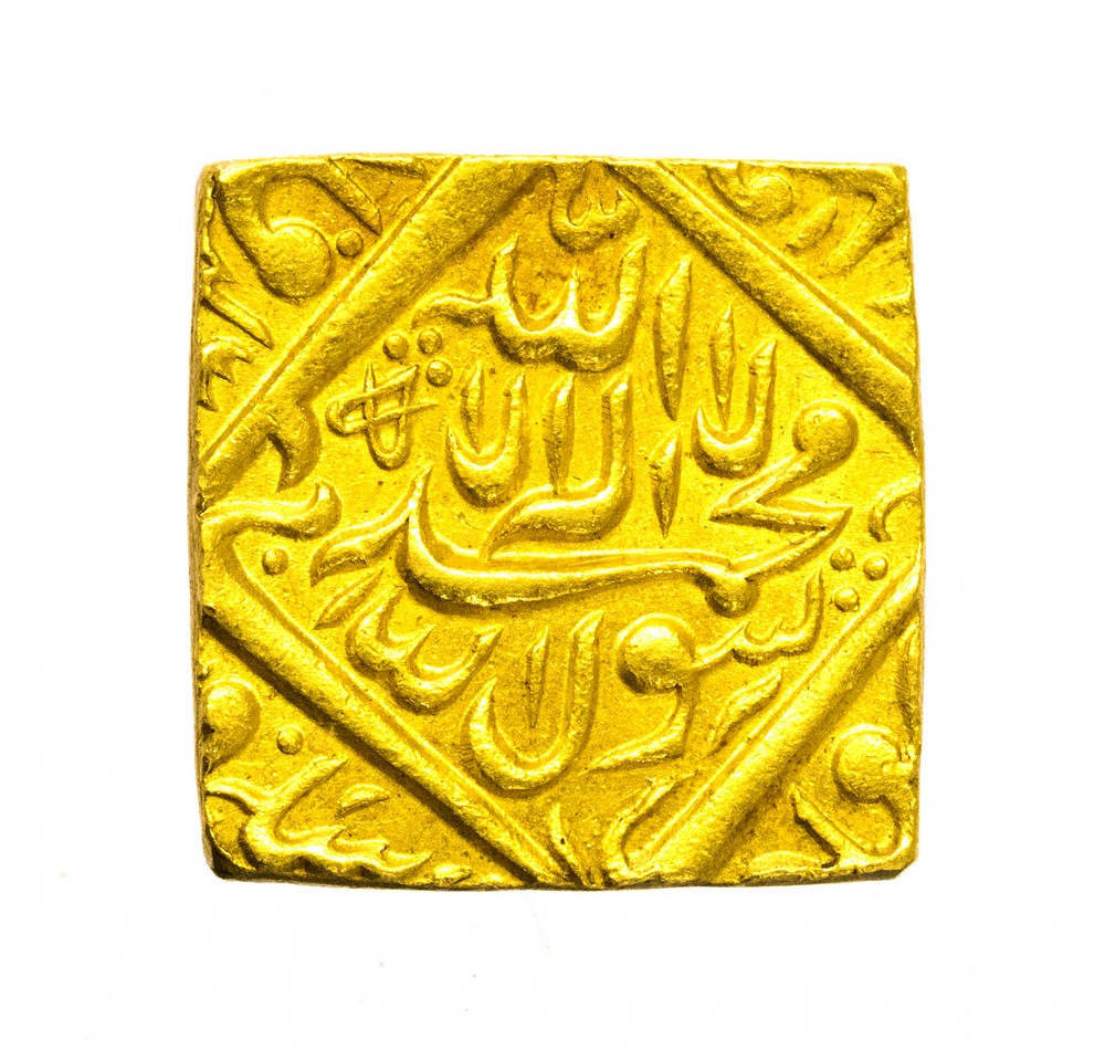 India Mughal Akbar I 1556-1605 Gold Mohur weight 10.8 grams approx.