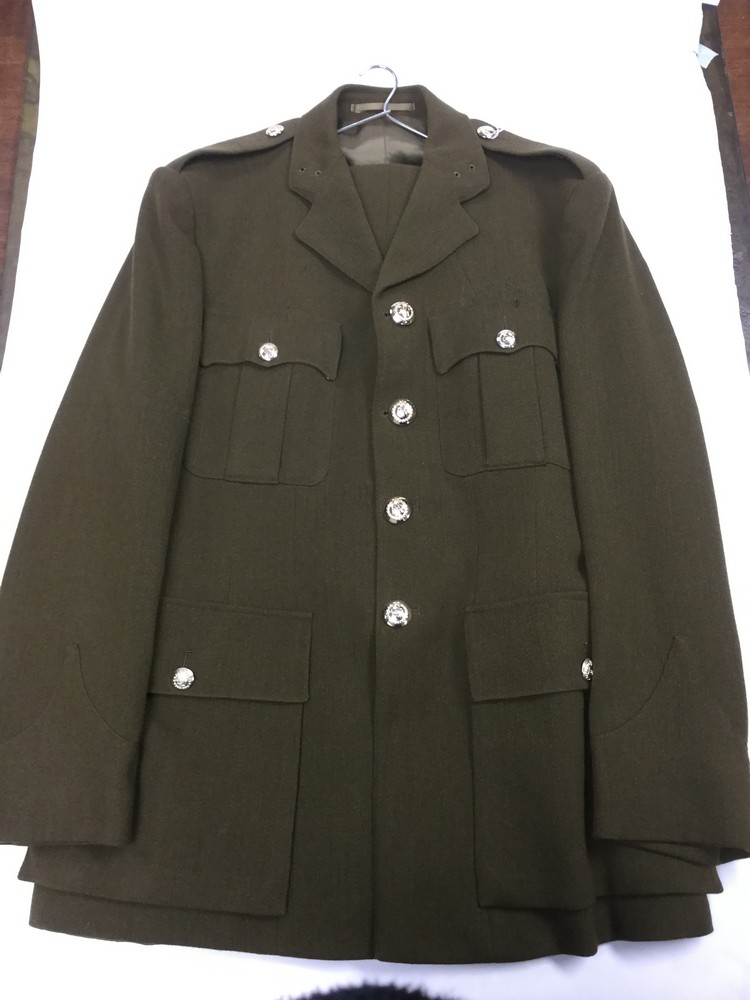 A collection of Royal Military Police uniforms: Summer weight Service Dress jacket: No 2 Dress - Image 6 of 6
