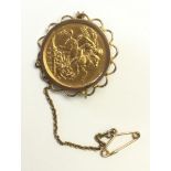 A gold Sovereign brooch, the coin dated 1902, in 9ct gold mount 10.