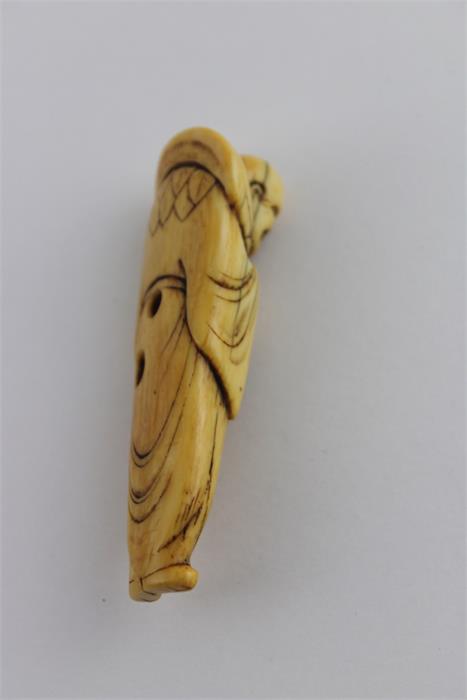 A Edo Period Ivory Netsuke of a Robed Gentleman, 18th century, length 8.3 cm. - Image 4 of 5