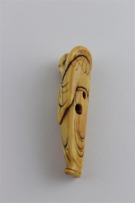 A Edo Period Ivory Netsuke of a Robed Gentleman, 18th century, length 8.3 cm. - Image 2 of 5