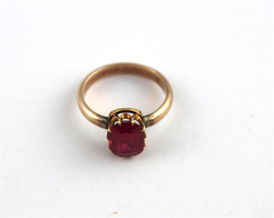 A synthetic ruby and yellow metal bar brooch and a similar matching ring, (both assessed as - Image 3 of 6