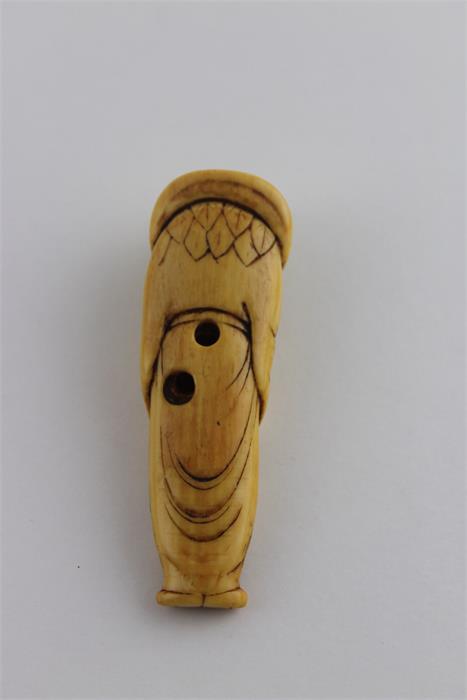 A Edo Period Ivory Netsuke of a Robed Gentleman, 18th century, length 8.3 cm. - Image 3 of 5