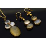 An Edwardian 15ct gold and moonstone pendant and matching earrings set,