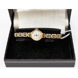 A 9ct gold ladies Accurist dress watch, round dial, approx size 14mm, fancy link bracelet,