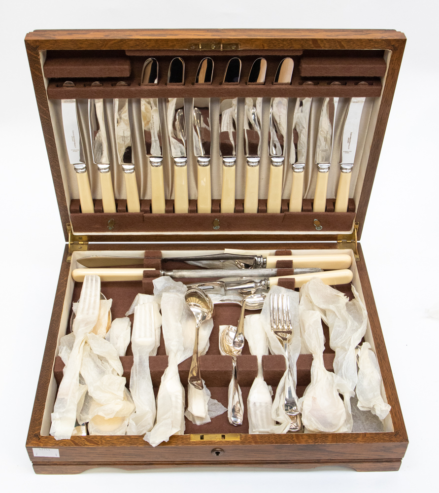 An early 20th Century oak canteen of cutlery, comprising six place settings,