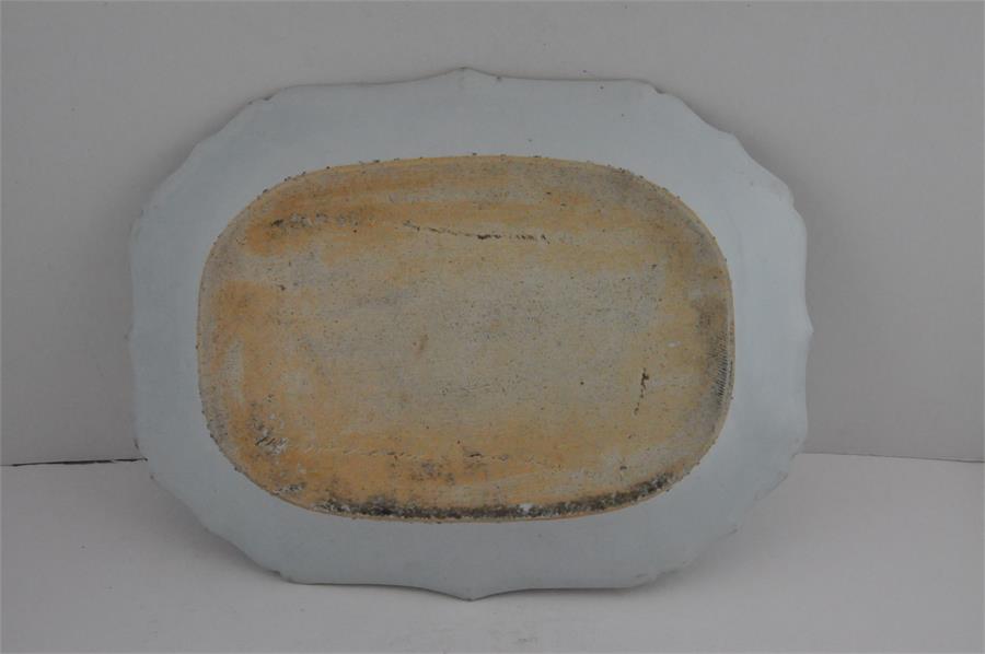 Three Chinese porcelain Qianlong period "Pseudo tobacco leaf" meat platters. 30 x 23 cms - Image 7 of 9