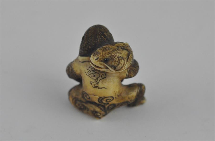 A fine Japanese Meiji period carved ivory netsuke, late 19th century, of a seated monkey wearing - Image 3 of 7