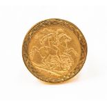 An Edwardian sovereign, dated 1905, mounted in a 9ct gold ring case and shaft, size S,