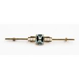 An Art Deco aquamarine and pearl bar brooch in yellow metal, set with an emerald cut aquamarine,