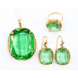 A green stone yellow metal mounted pendant, ring and earring set,