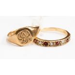 A 9ct gold signet ring, initialed to the top D.