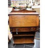A collection of furniture, comprising oak kneehole desk, an early 20th Century oak bookshelf,